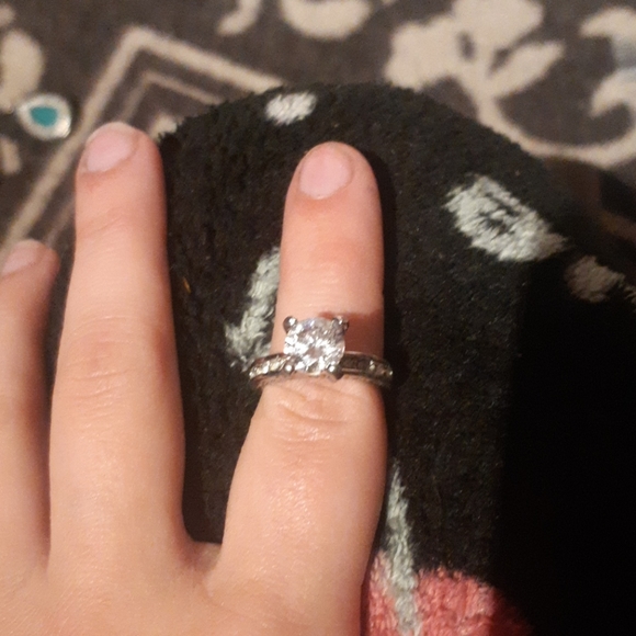 Ring - Picture 3 of 4